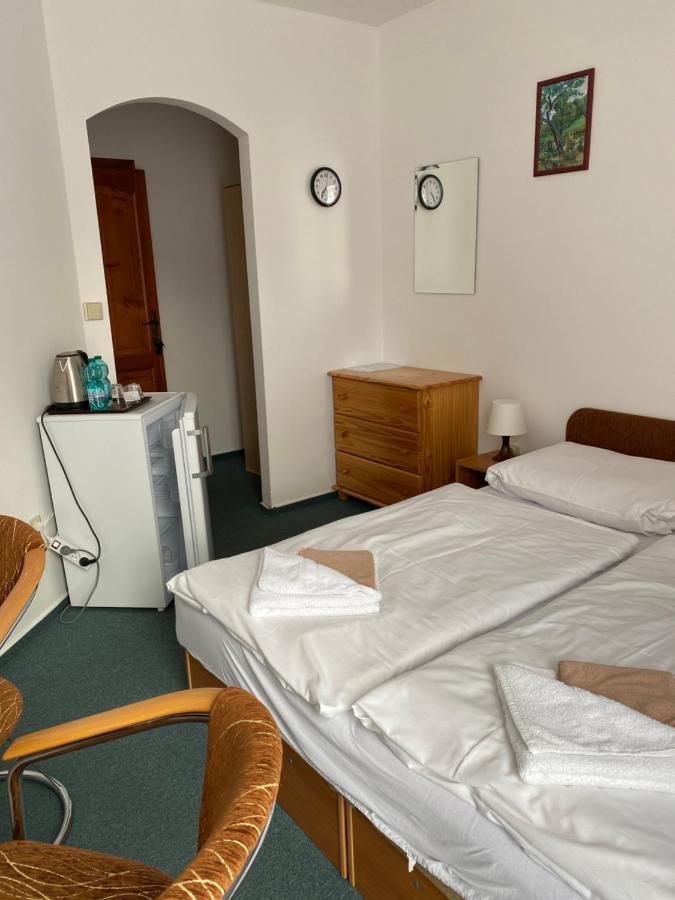 Pension Holiday Врхлаби Экстерьер фото