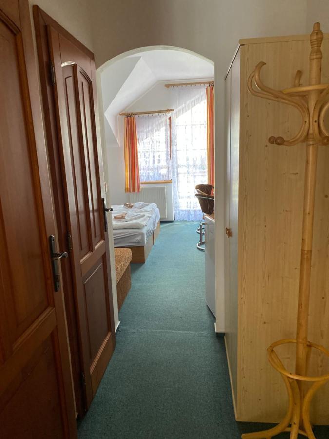 Pension Holiday Врхлаби Экстерьер фото