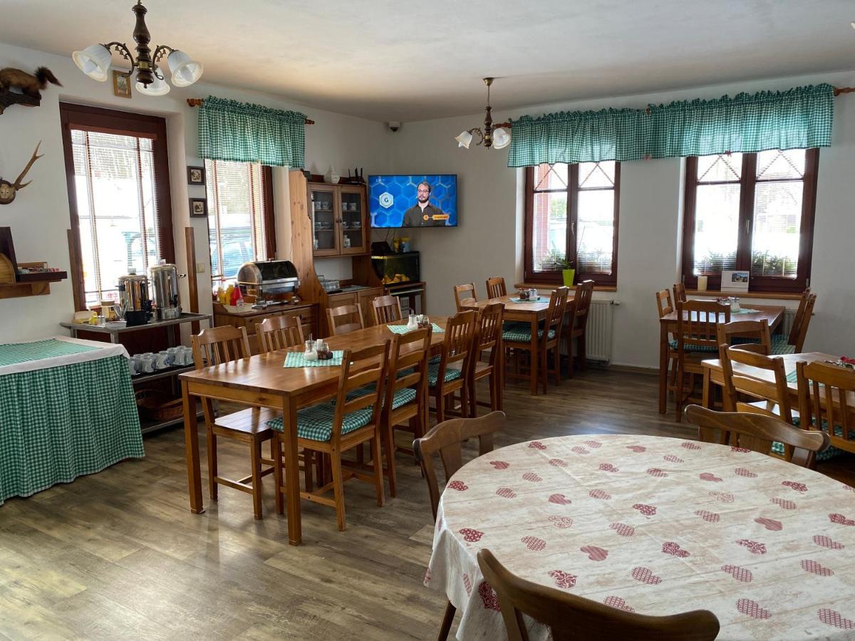Pension Holiday Врхлаби Экстерьер фото