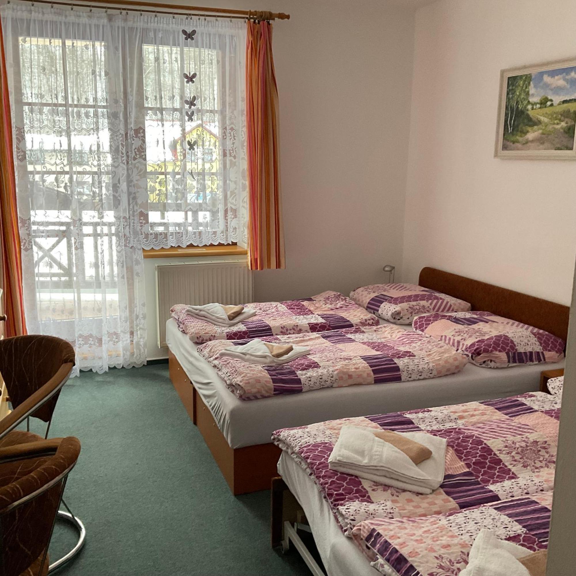 Pension Holiday Врхлаби Экстерьер фото