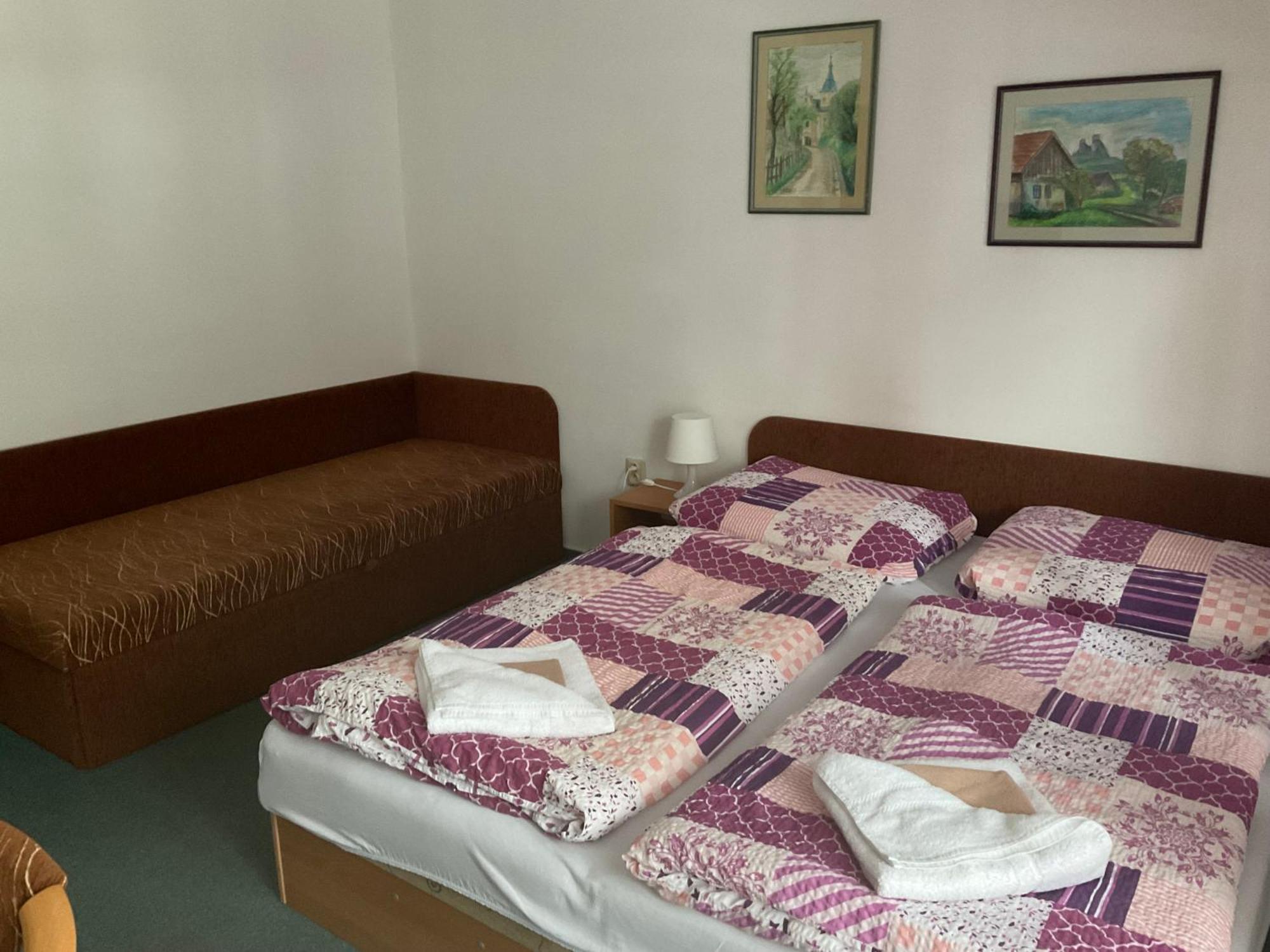 Pension Holiday Врхлаби Экстерьер фото