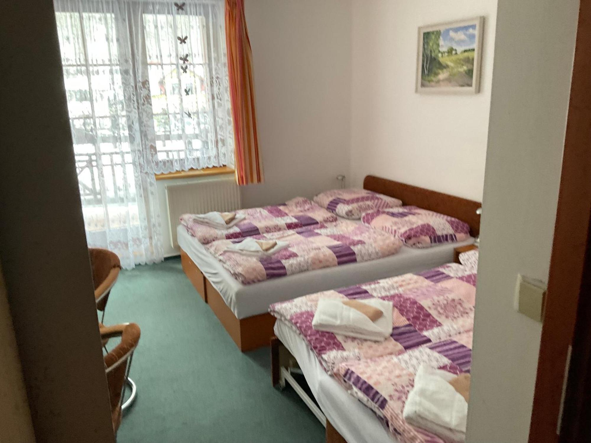 Pension Holiday Врхлаби Экстерьер фото