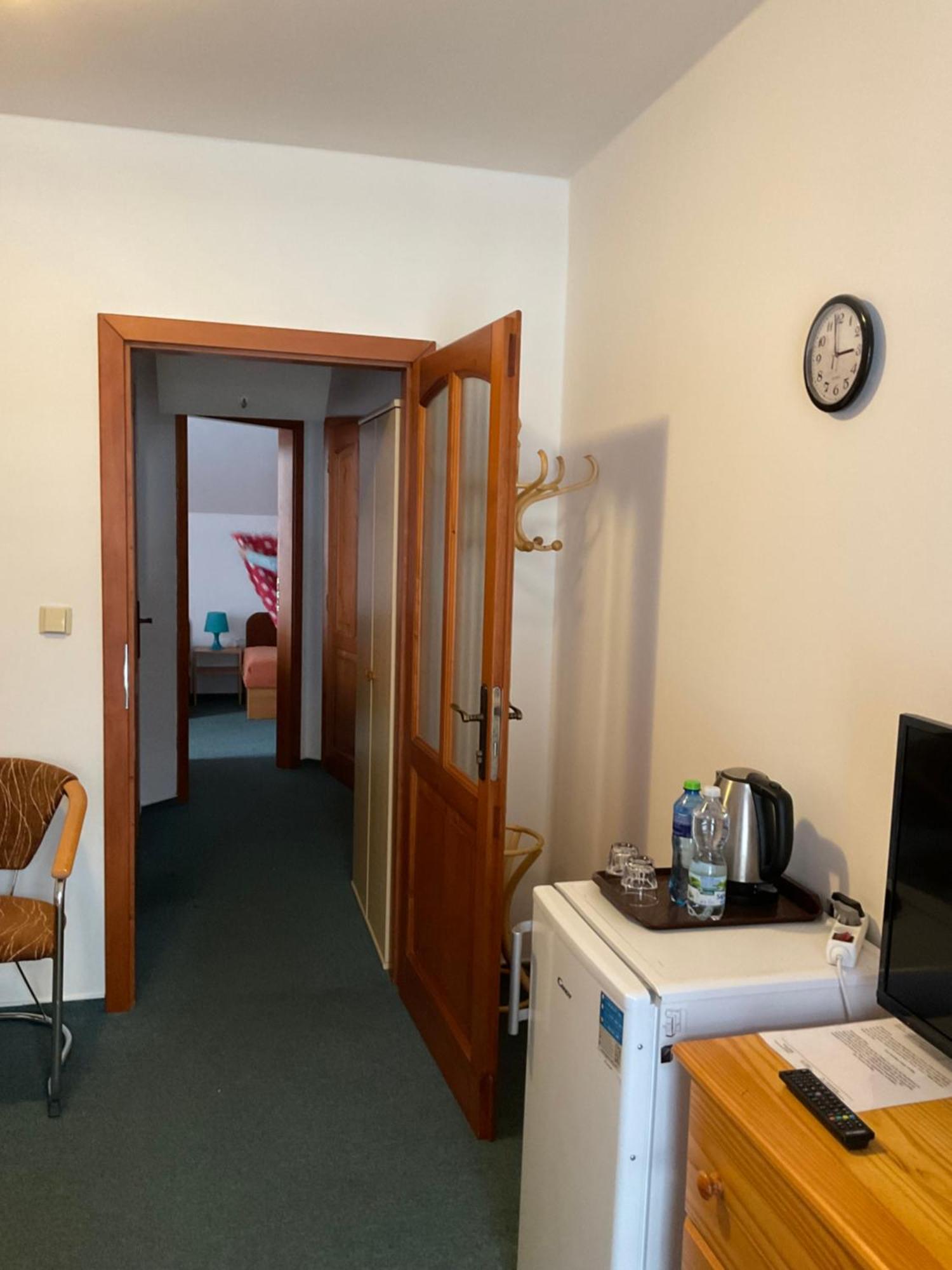 Pension Holiday Врхлаби Экстерьер фото