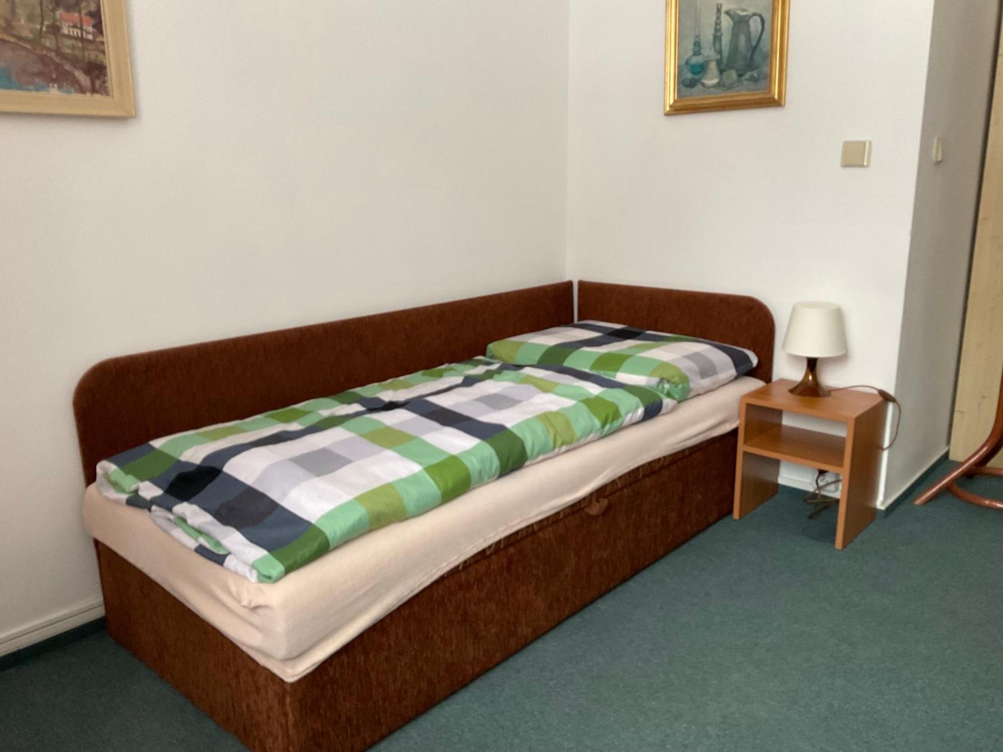 Pension Holiday Врхлаби Экстерьер фото